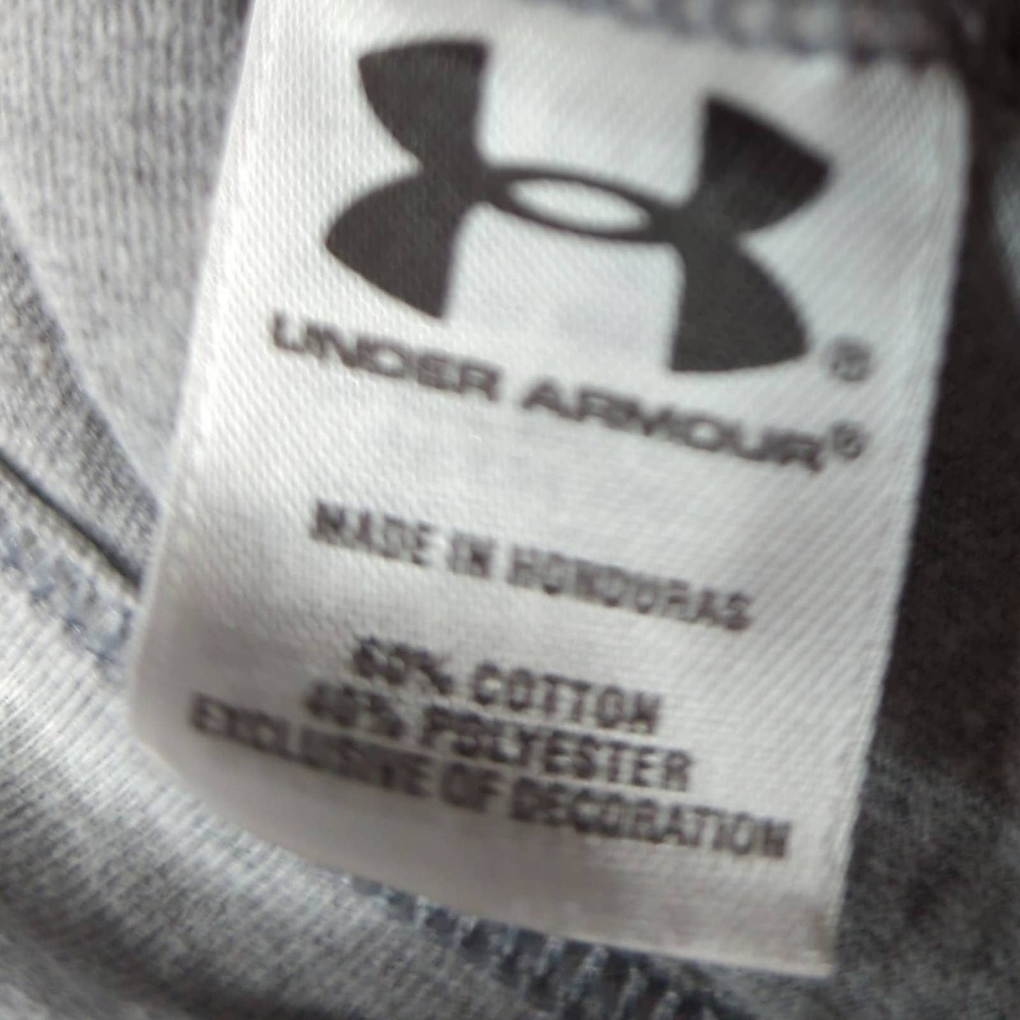 UNDER ARMOUR Gray Heat Gear Chase Boys Pass 'em XS
