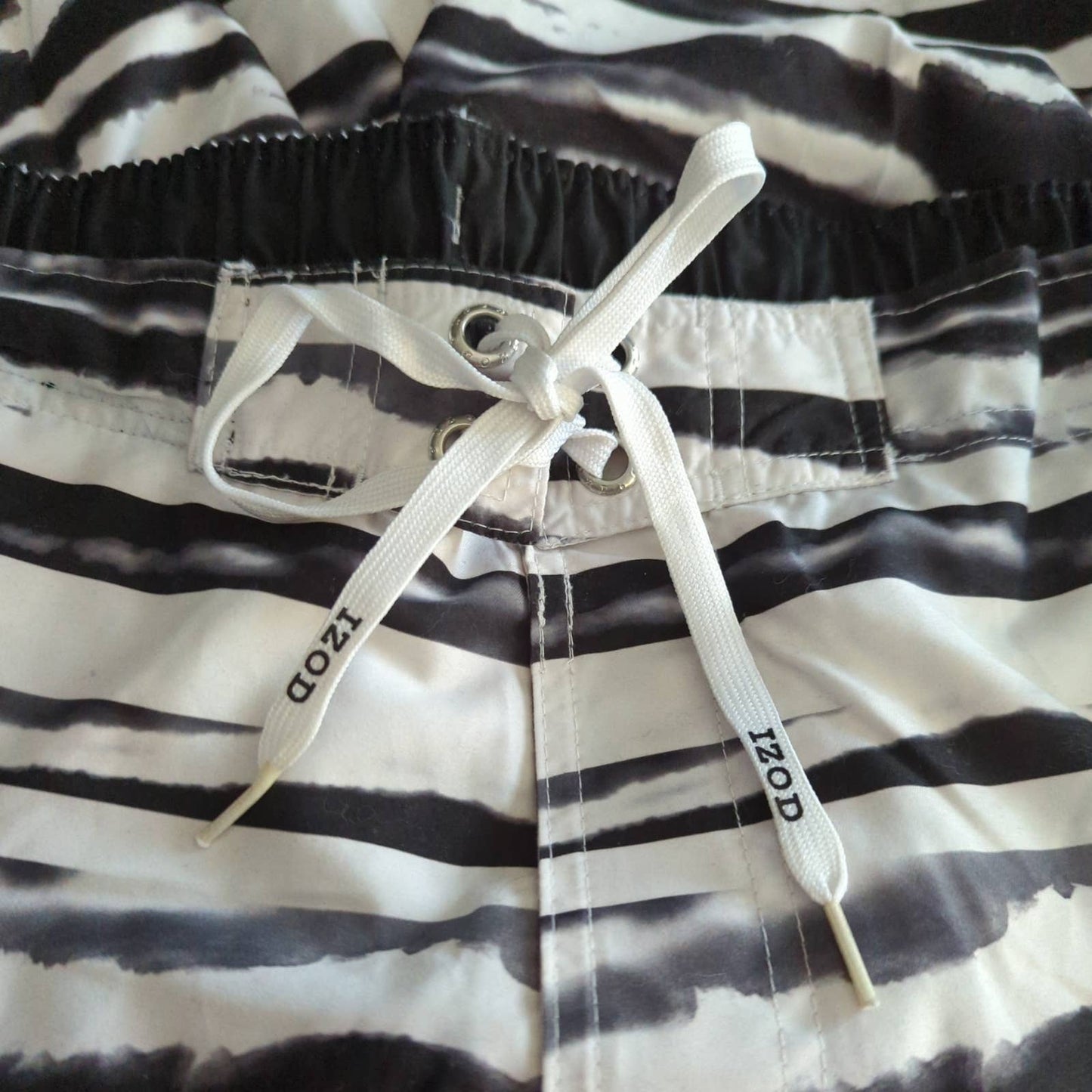 IZOD White Black Striped Men's Swim Trunks XXL NEW Summer Vacation