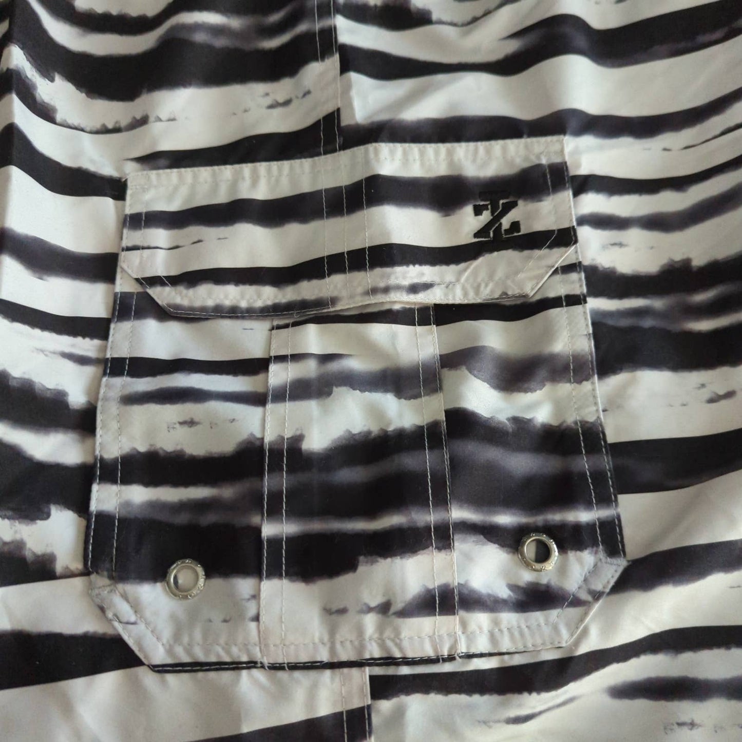 IZOD White Black Striped Men's Swim Trunks XXL NEW Summer Vacation