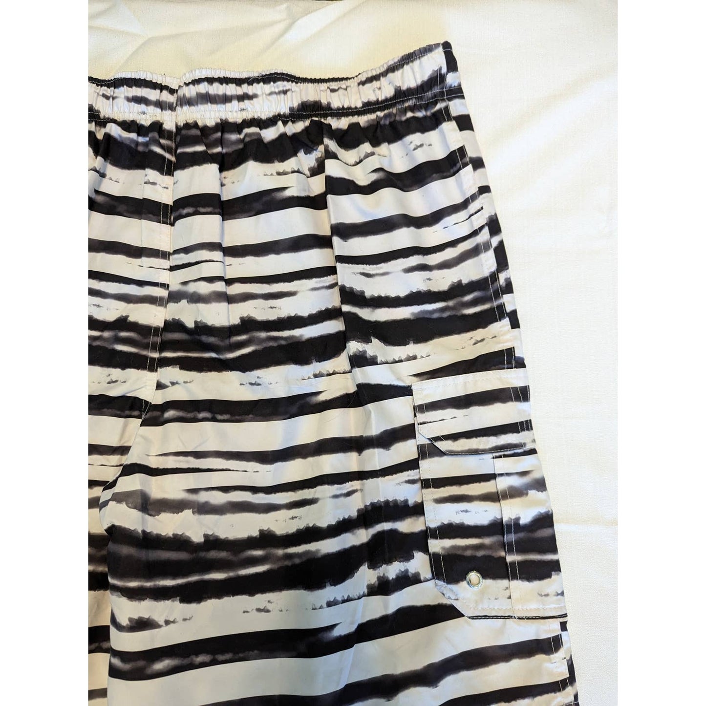 IZOD White Black Striped Men's Swim Trunks XXL NEW Summer Vacation