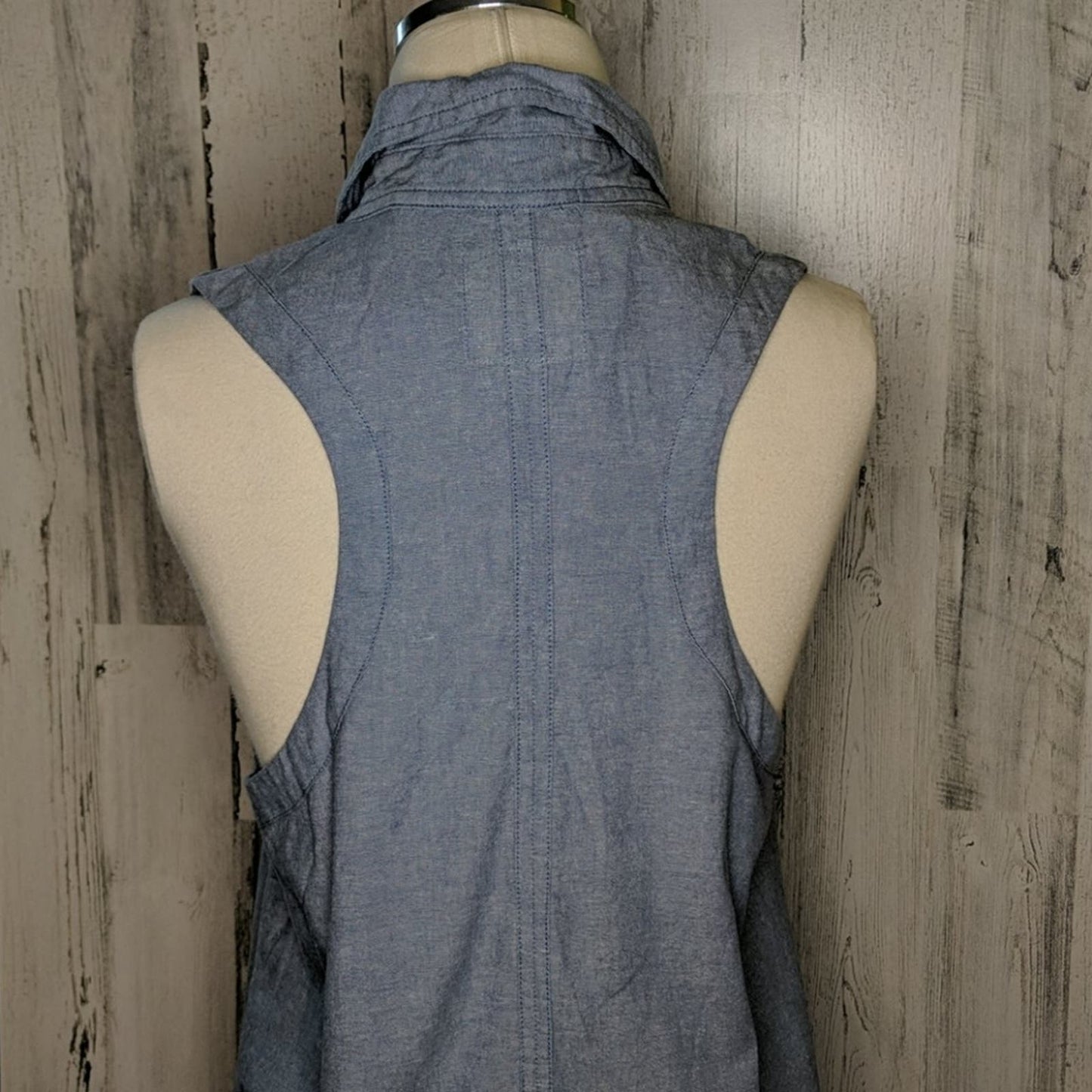 CHASER Blue Chambray Denim Look Sleeveless Button Up Raceberback Top Medium