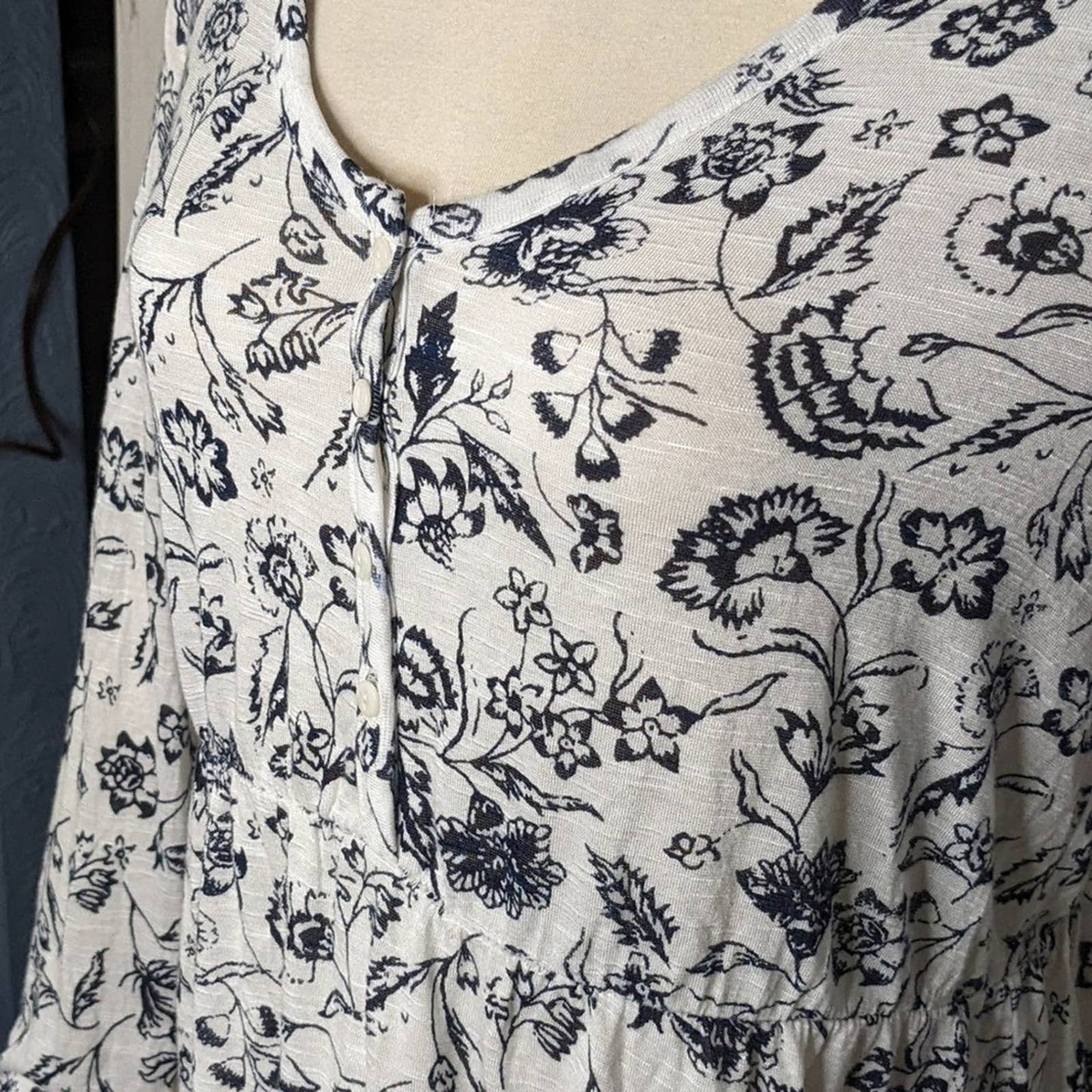 LUCKY BRAND White Navy Floral Button V-Neck Top Cinched Waist XS