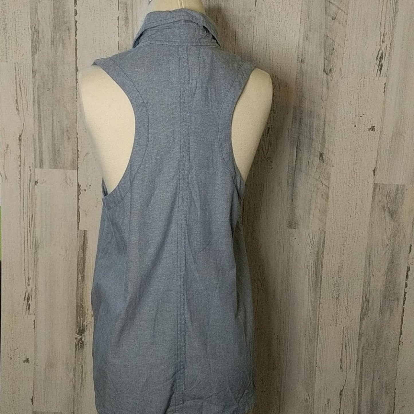 CHASER Blue Chambray Denim Look Sleeveless Button Up Raceberback Top Medium
