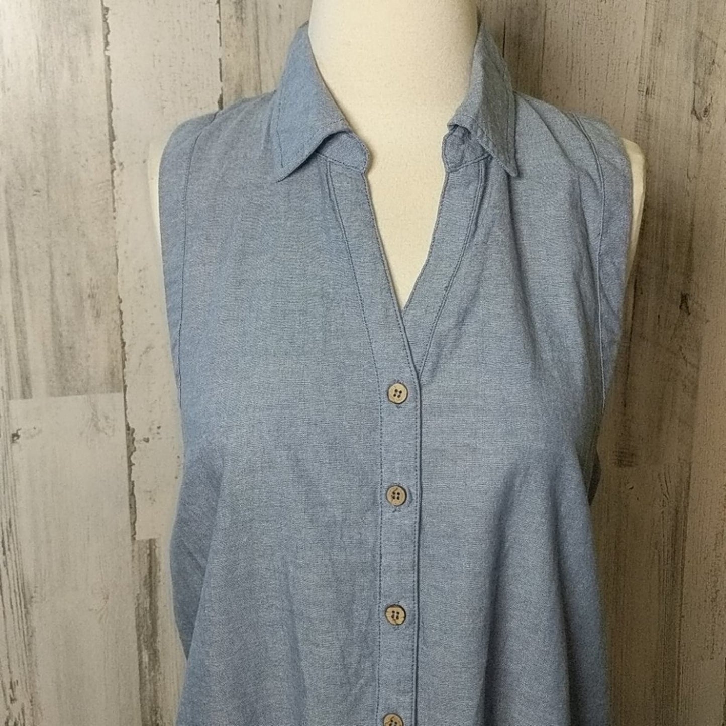 CHASER Blue Chambray Denim Look Sleeveless Button Up Raceberback Top Medium