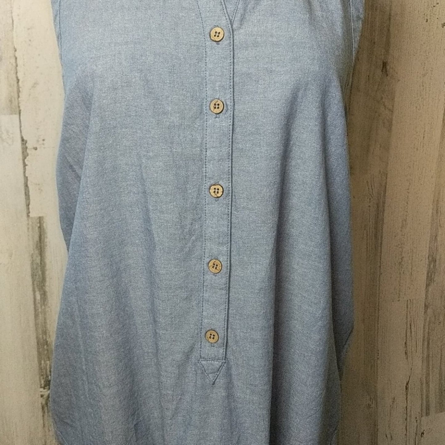 CHASER Blue Chambray Denim Look Sleeveless Button Up Raceberback Top Medium
