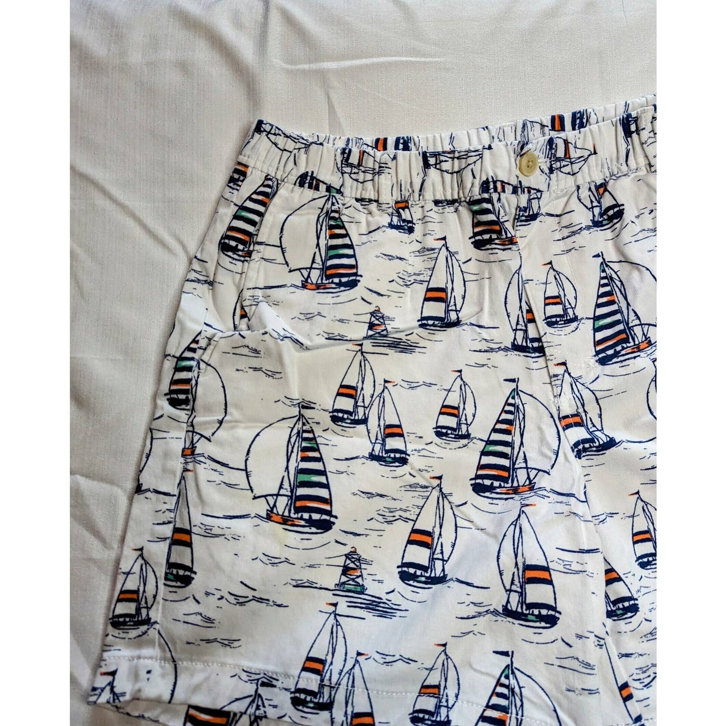 IZOD Large White Men's Shorts Navy Blue Sailboat Regatta Elastic Golf Summer