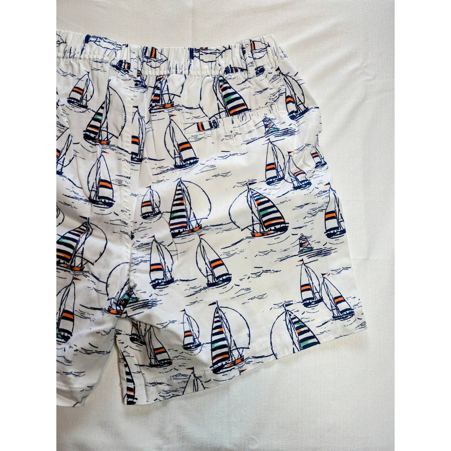 IZOD Large White Men's Shorts Navy Blue Sailboat Regatta Elastic Golf Summer