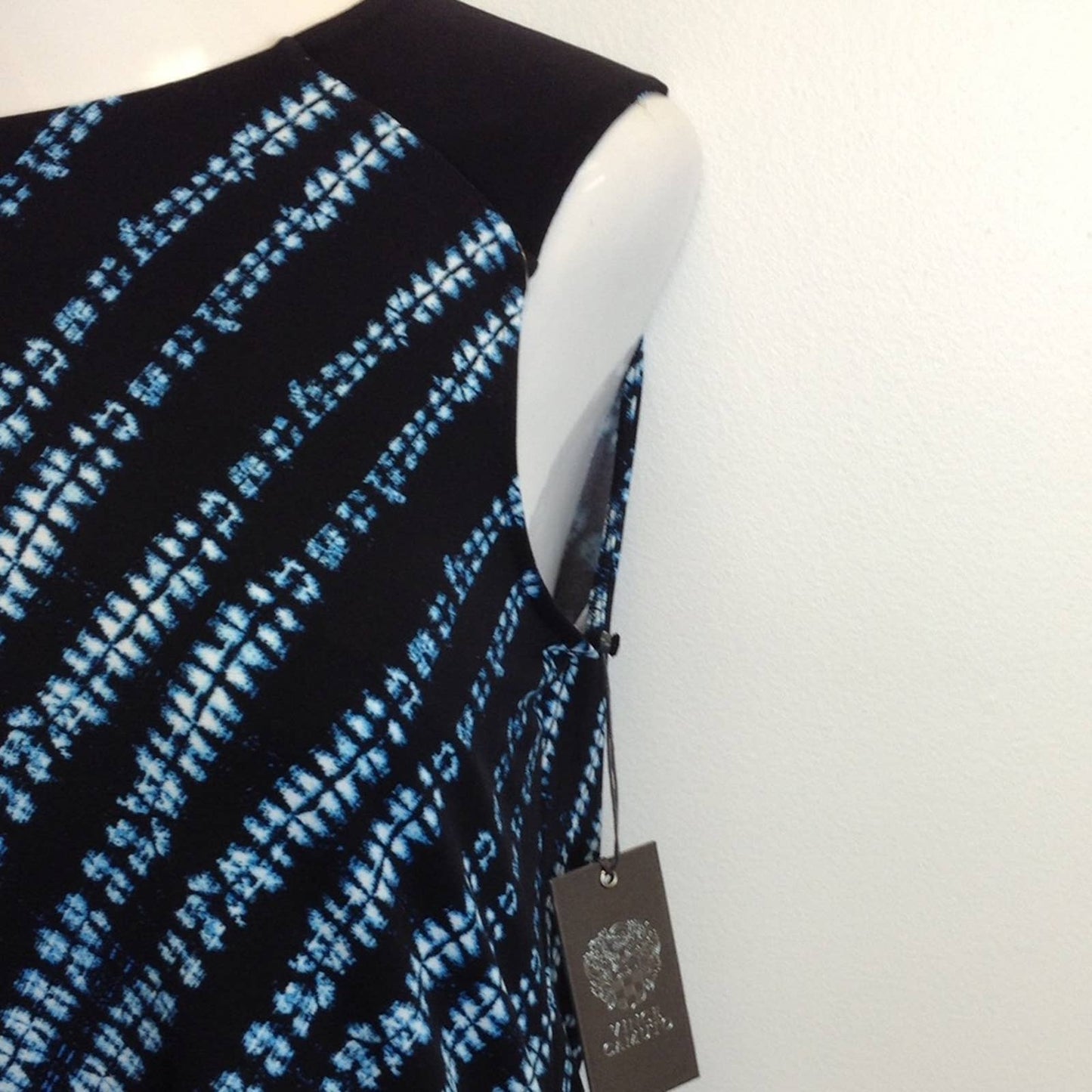 VINCE CAMUTO Tropical Rain Black Sleeveless Top Small