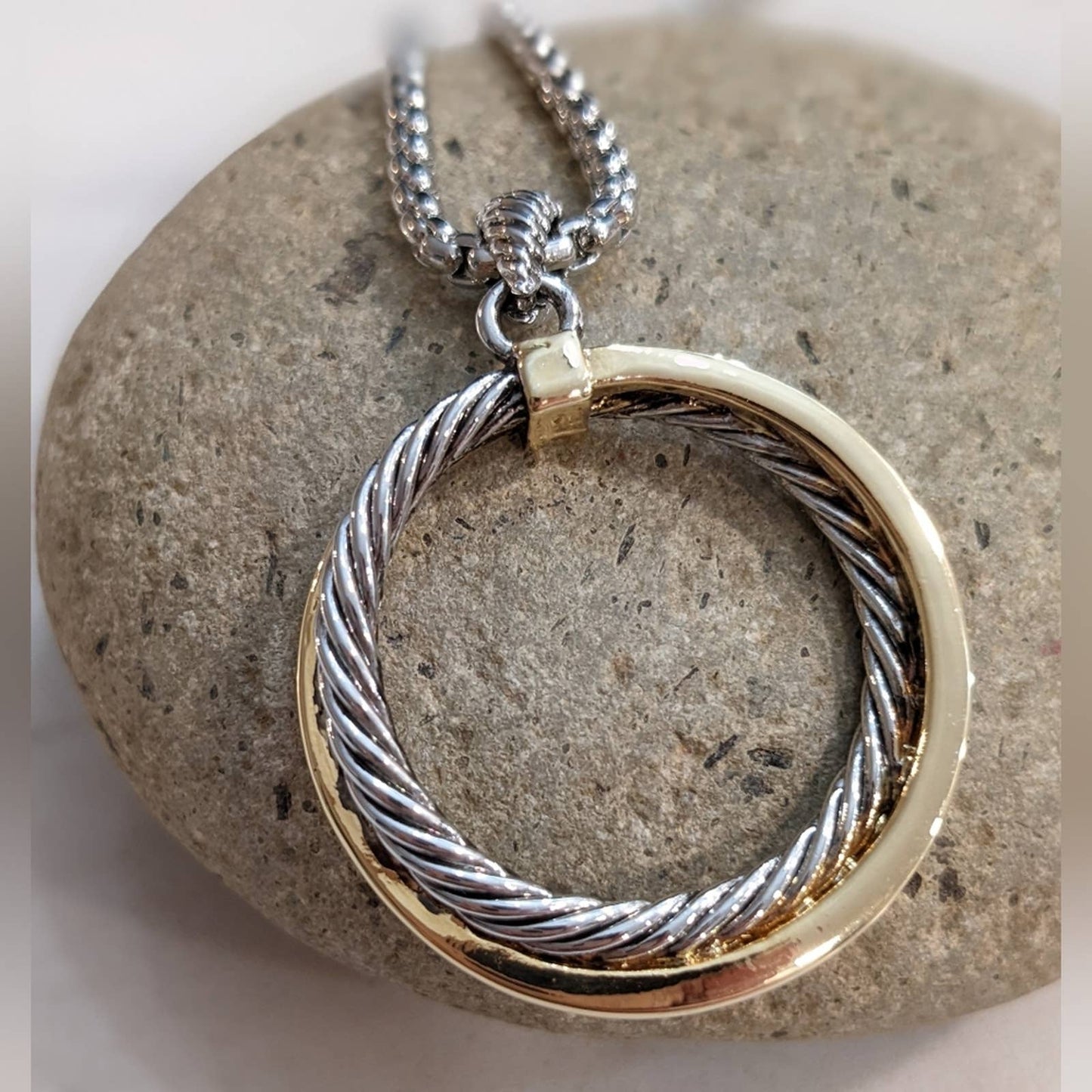 GOLD SILVER Two Tone Sparkle Twisted Rope Circle Pendant Necklace