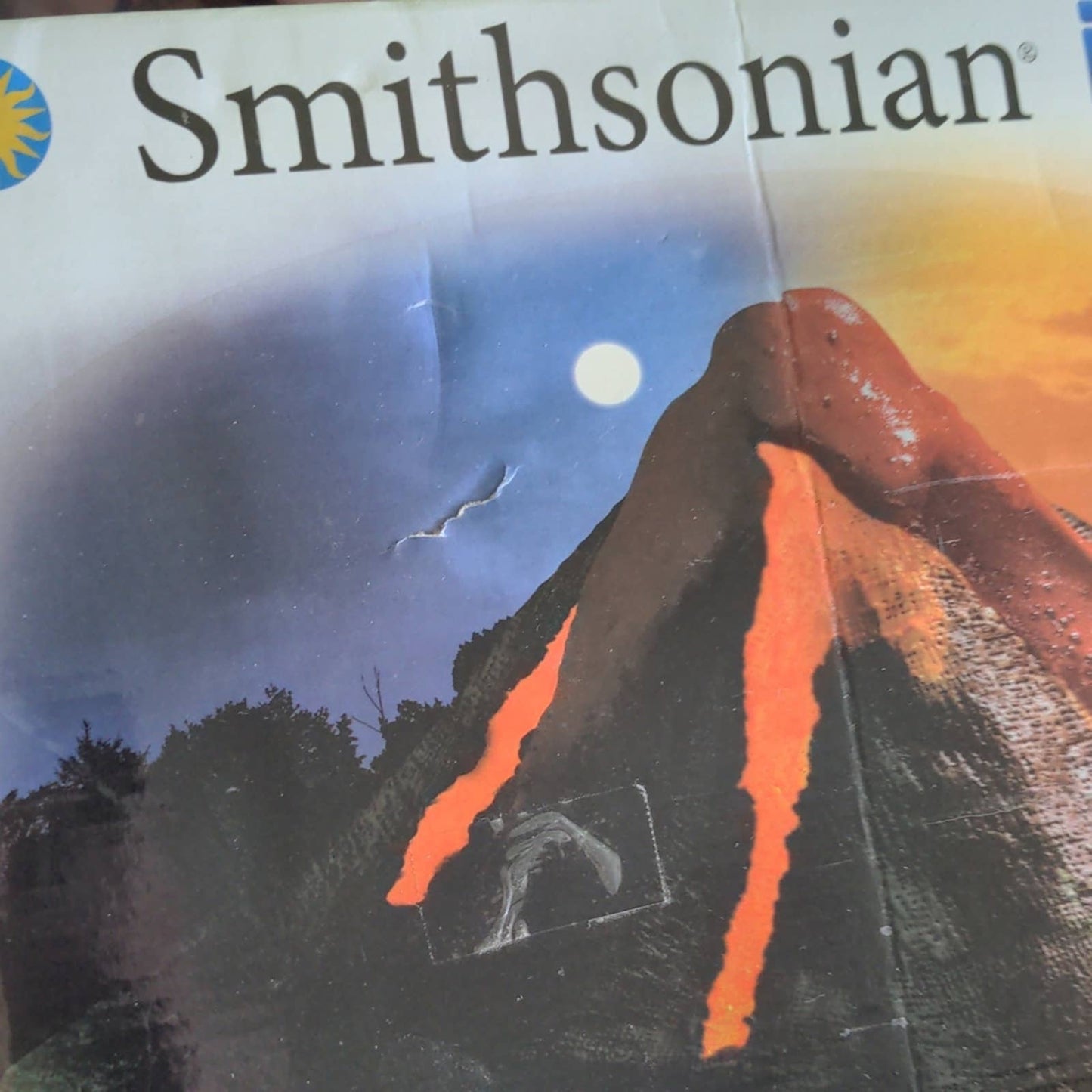 SMITHSONIAN Glow in the Dark Volcano Kit STEM New