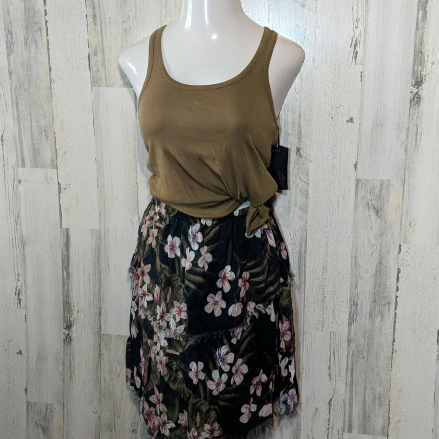 CHASER Olive Green Lattice Open Back Tank Medium