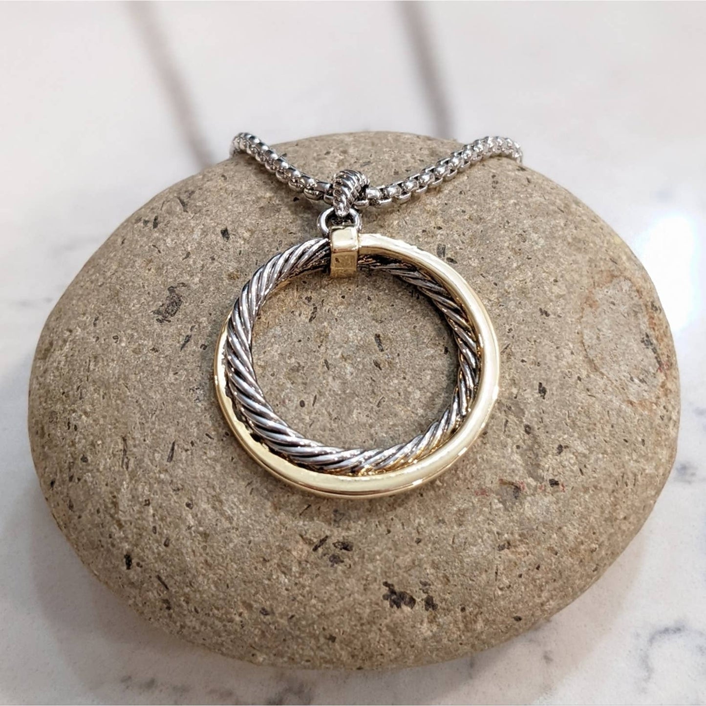 GOLD SILVER Two Tone Sparkle Twisted Rope Circle Pendant Necklace
