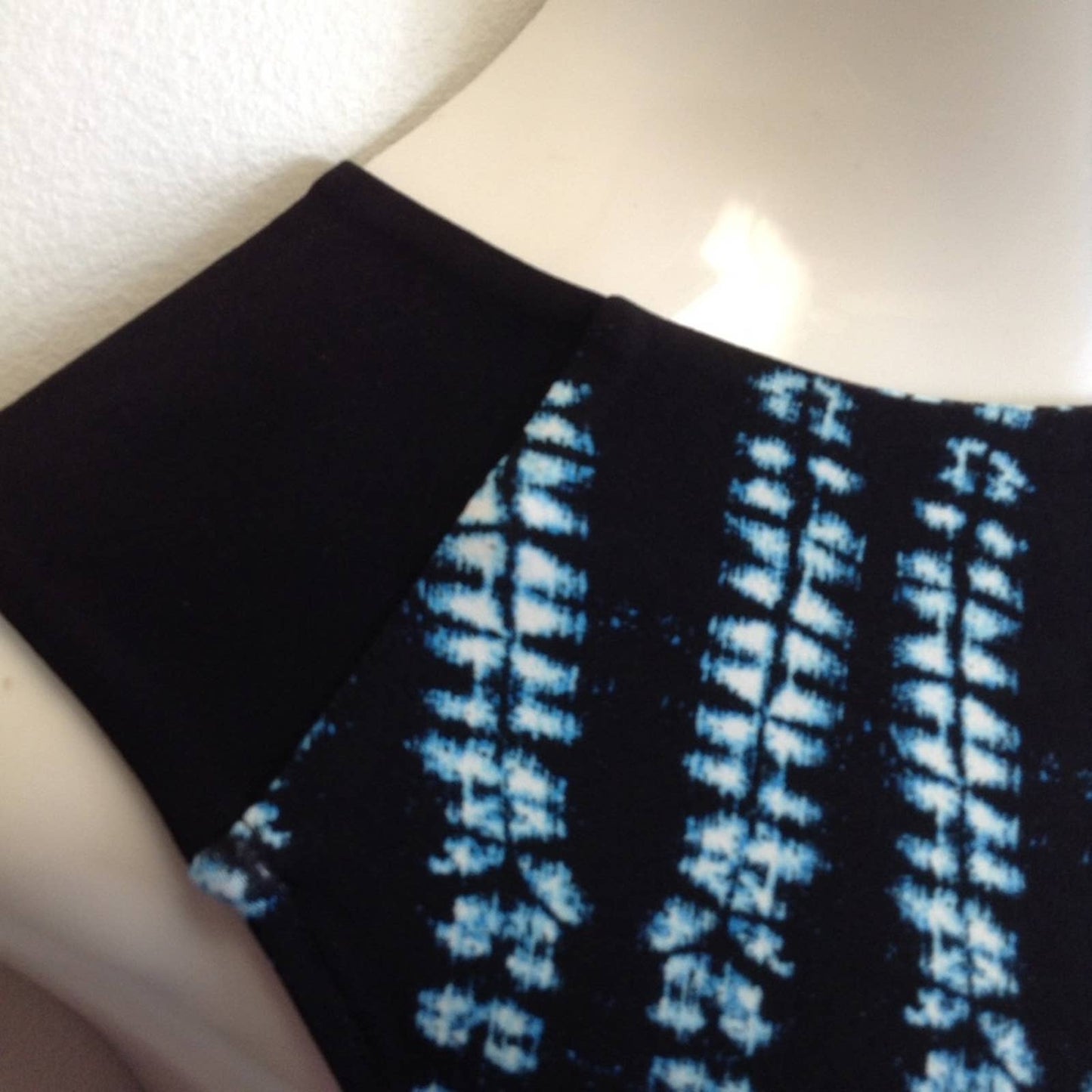 VINCE CAMUTO Tropical Rain Black Sleeveless Top Small
