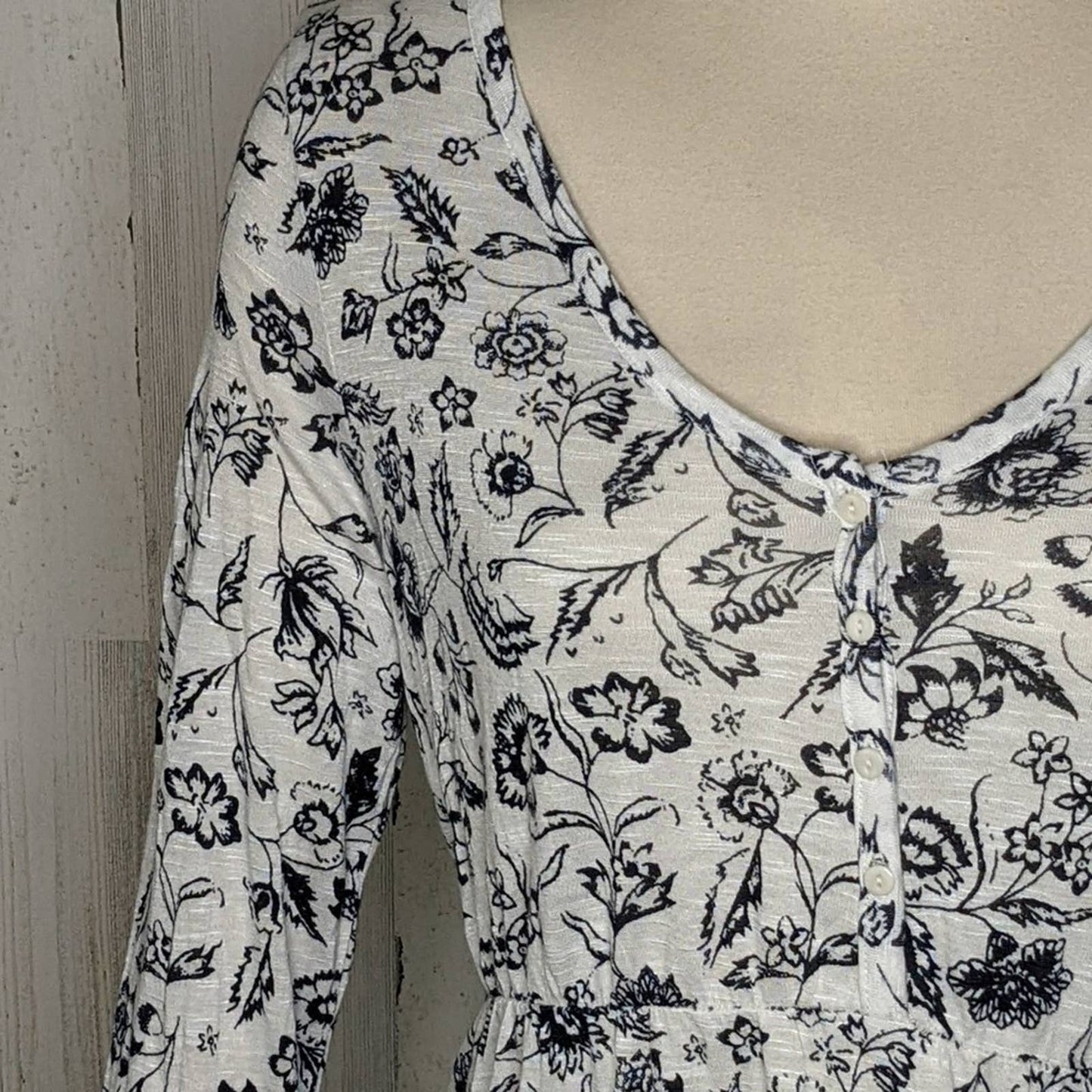 LUCKY BRAND White Navy Floral Button V-Neck Top Cinched Waist XS