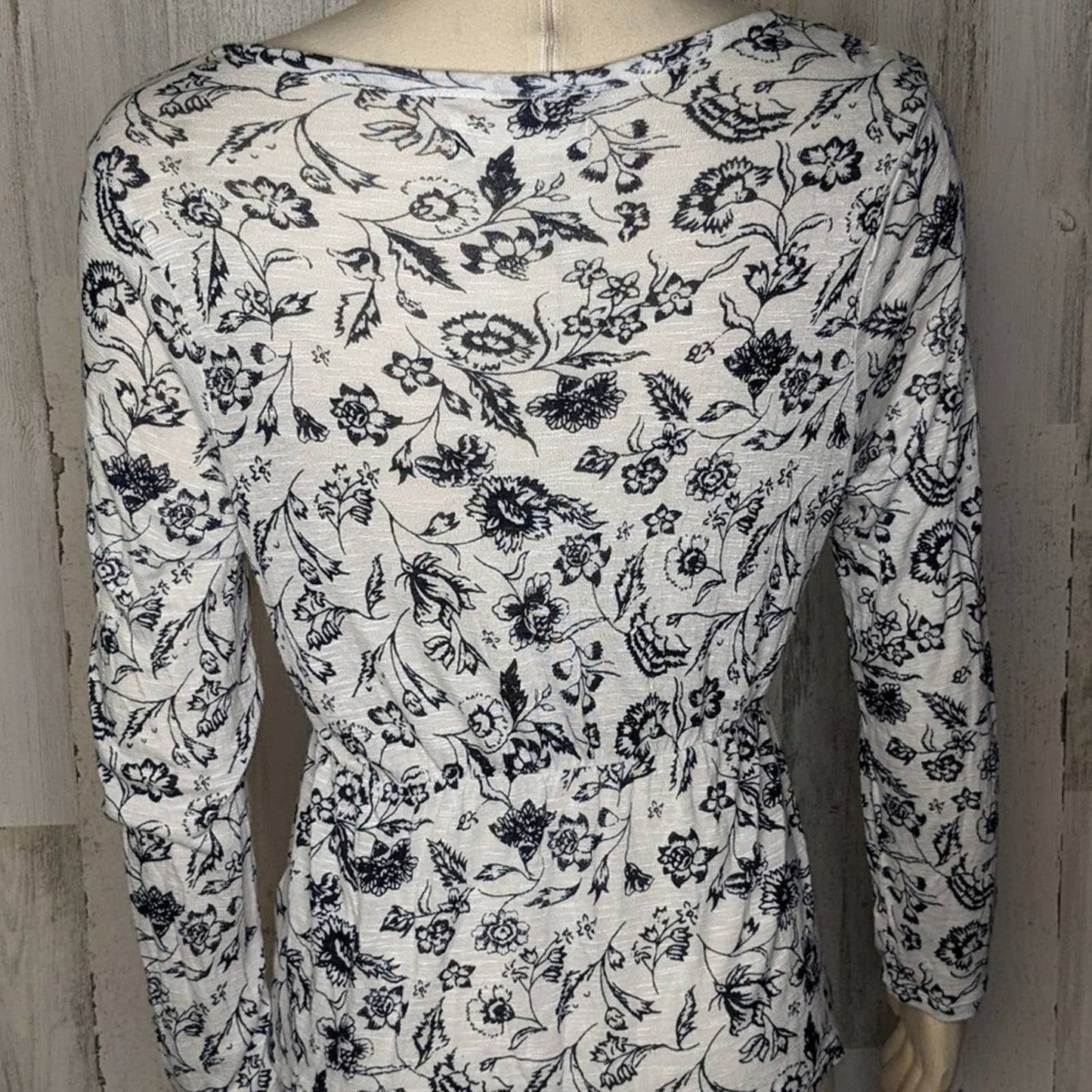 LUCKY BRAND White Navy Floral Button V-Neck Top Cinched Waist XS