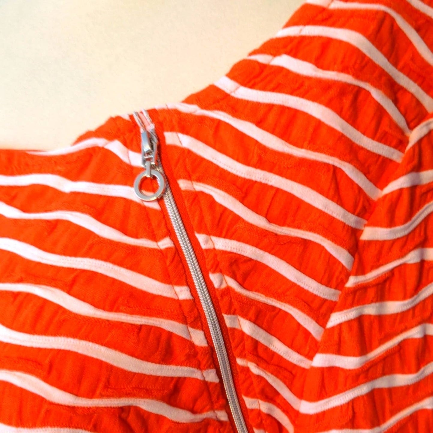 ONQUE CASUAL Orange Striped Textured Zipper Top Large NEW