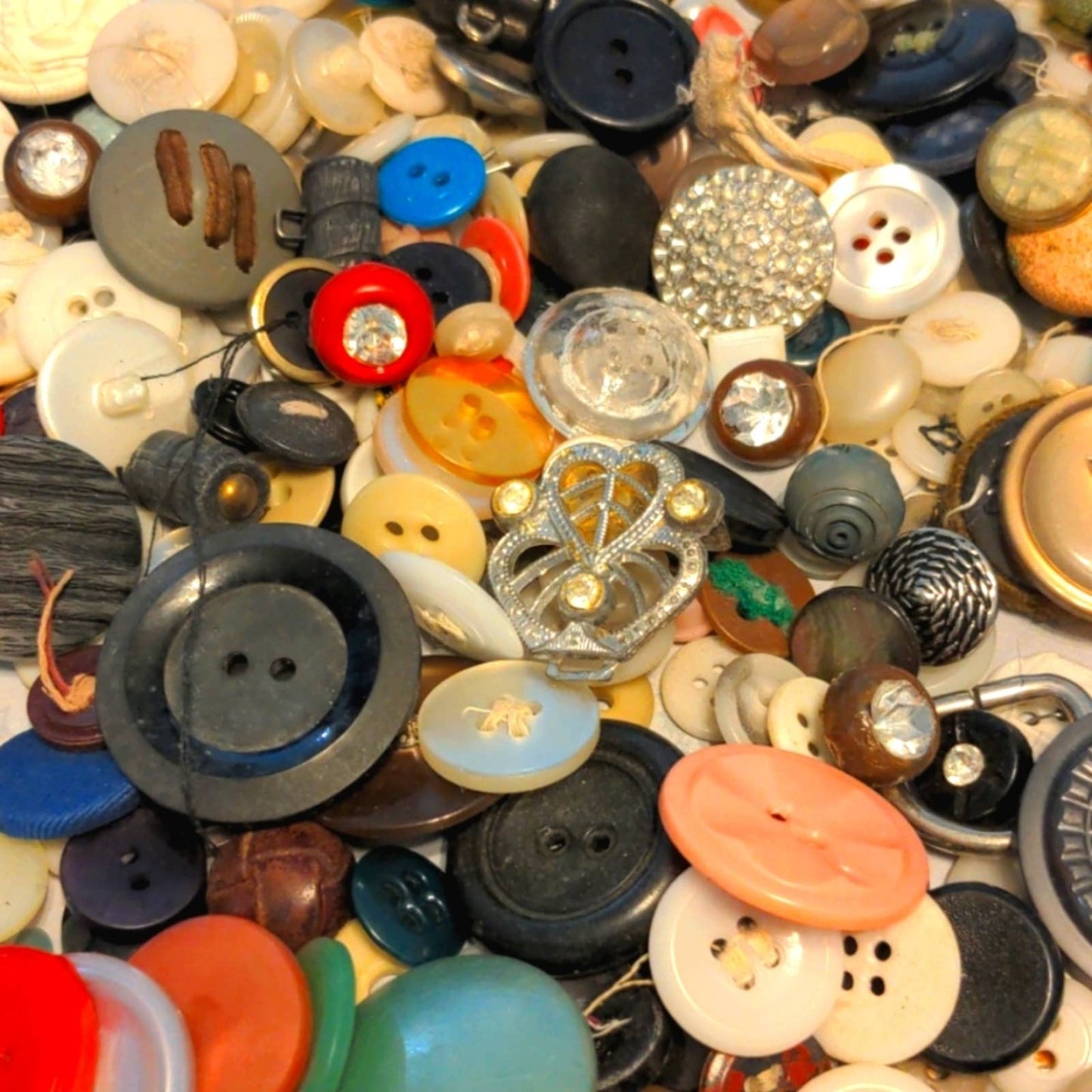 VINTAGE BUTTONS- 1 Pound Crafty Nostalgic Plastic Wood Buttons