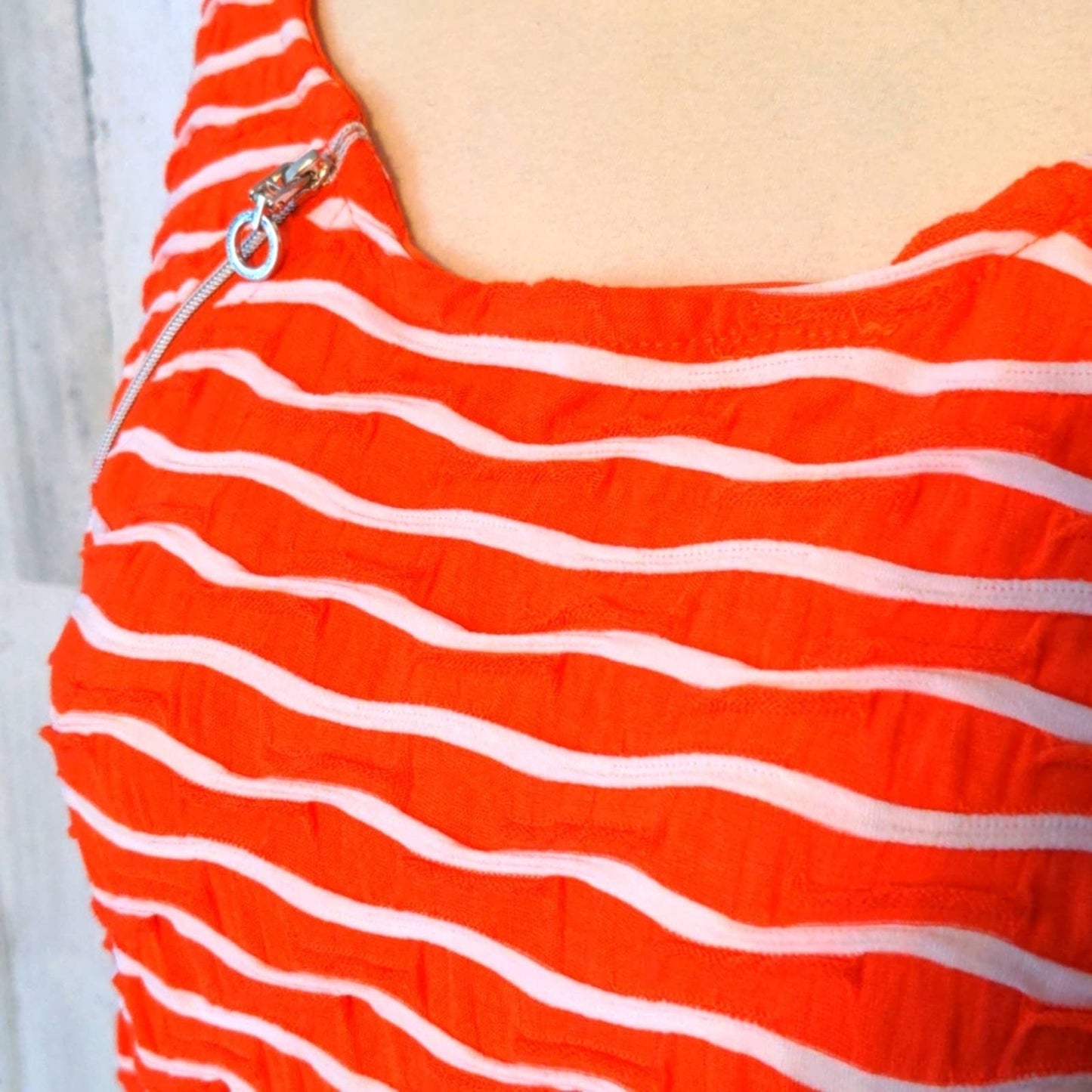 ONQUE CASUAL Orange Striped Textured Zipper Top Large NEW