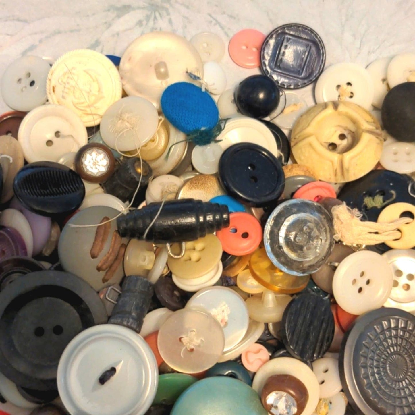 VINTAGE BUTTONS- 1 Pound Crafty Nostalgic Plastic Wood Buttons